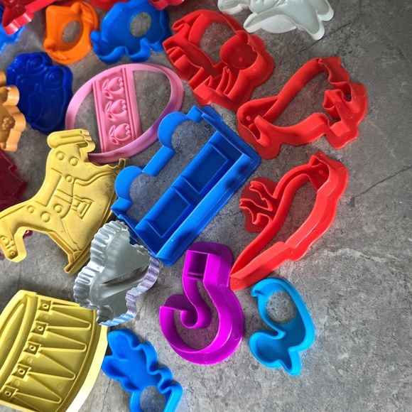 (J45) Mixed Cookie Cutters - Picture 4 of 6